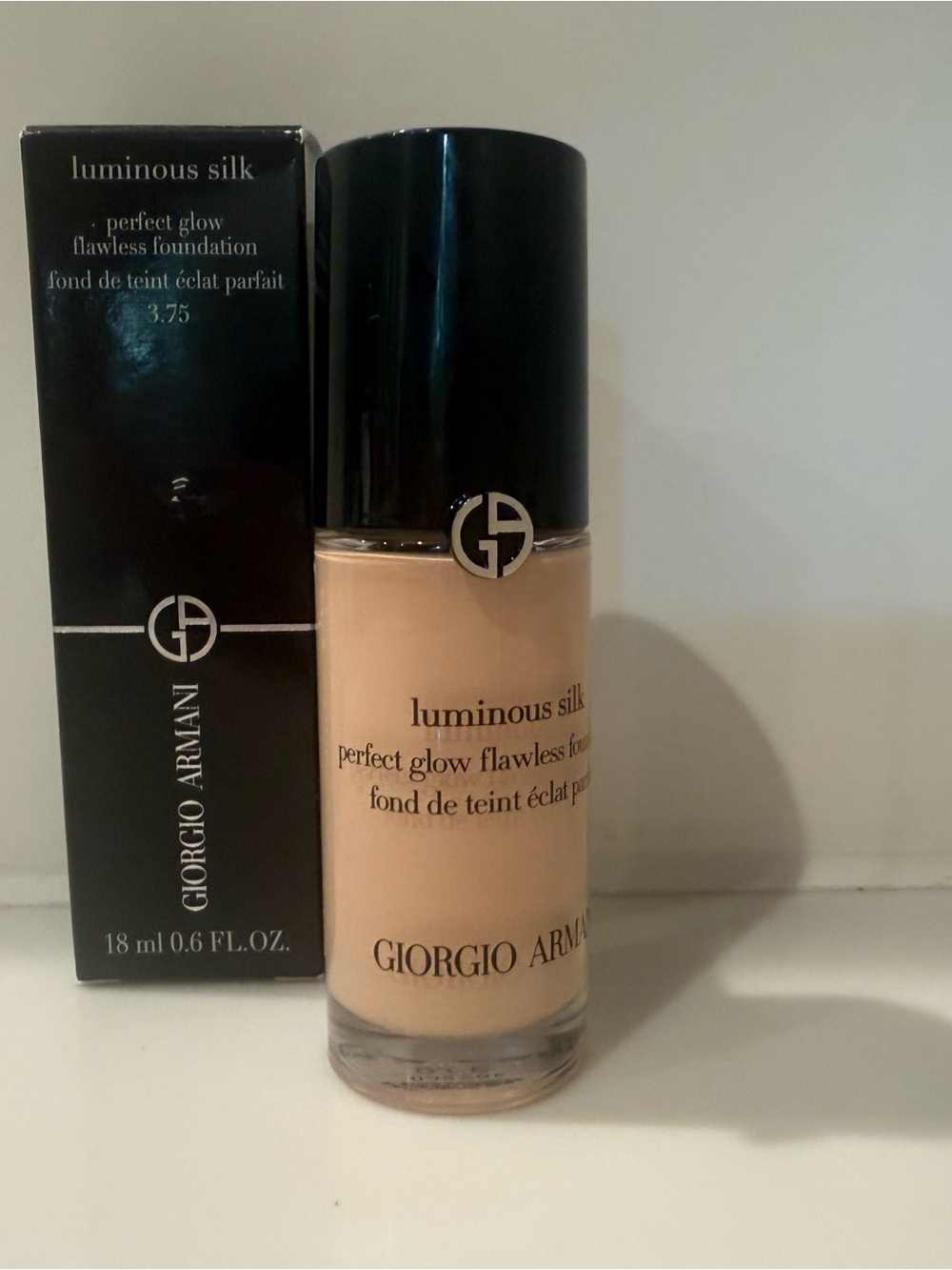 New Giorgio Armani Luminous Silk Foundation - 3.75 - Picture 2 of 8